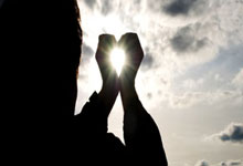 欧冠16强战首回合:阿森纳队客场7-1横扫埃因霍温队.